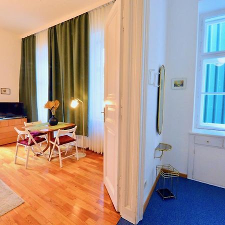 Charming With Balcony In Hip & Trendy Margareten Wien Eksteriør billede