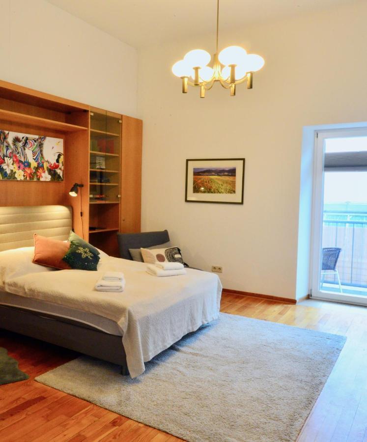 Charming With Balcony In Hip & Trendy Margareten Wien Eksteriør billede