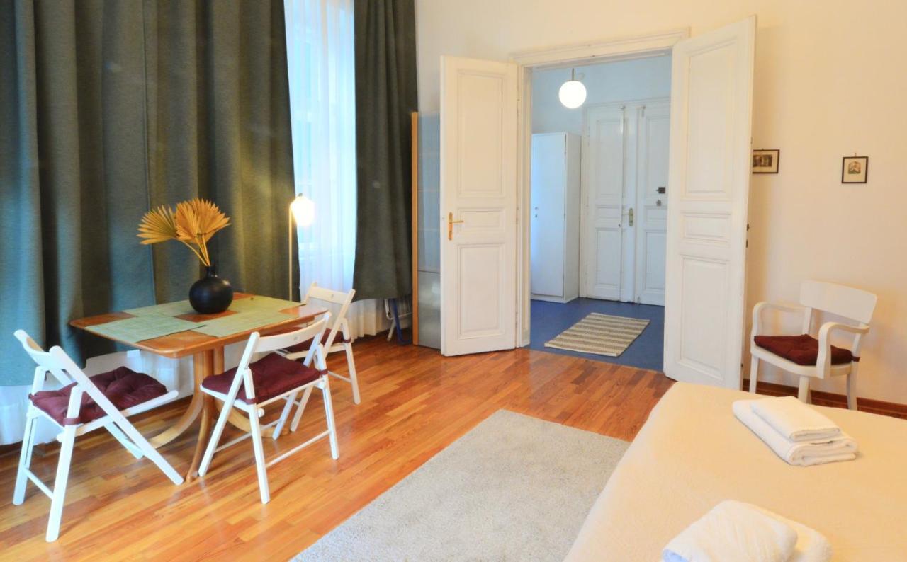 Charming With Balcony In Hip & Trendy Margareten Wien Eksteriør billede