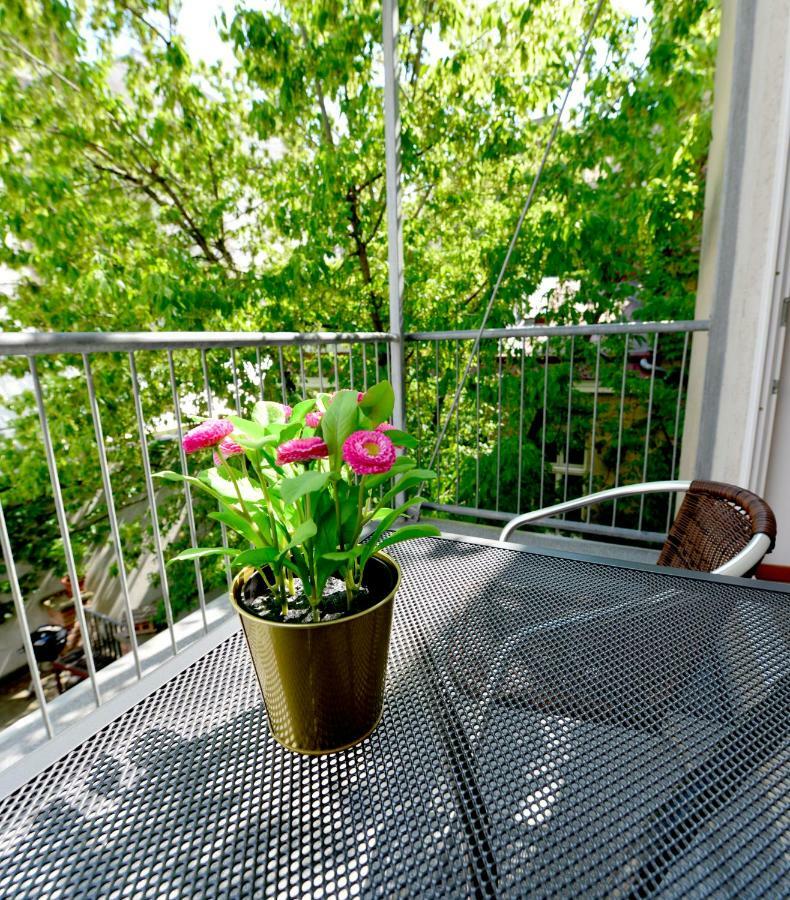 Charming With Balcony In Hip & Trendy Margareten Wien Eksteriør billede
